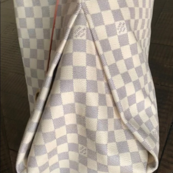 Louis Vuitton Purse - Picture 5 of 9